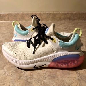 Women’s Nike Joyride Run Flyknit Size 7.5